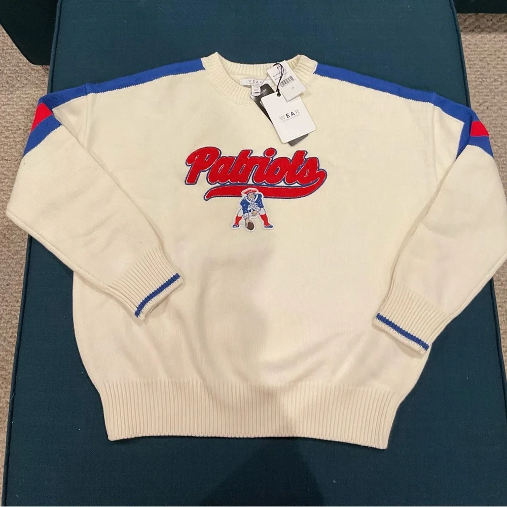 Women's WEAR by Erin Andrews Cream
New England Patriots Stripe Sweater Sz M NWT - Picture 4 of 9